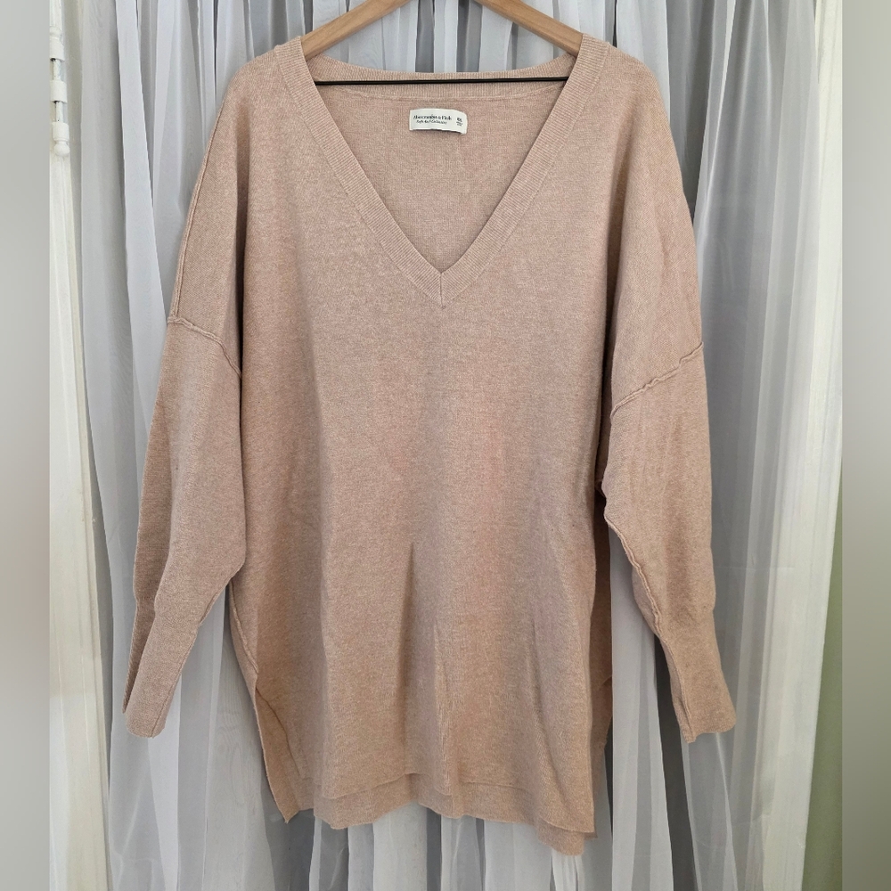 Abercrombie & Fitch Women's V-Neck Sweater in Beige